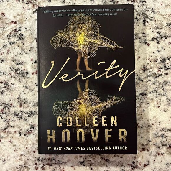 Paperback book: Verity by Colleen Hoover - Picture 1 of 1